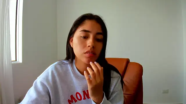 AriaMontgomery online show from 04-29-26, 06:14