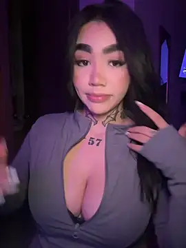 Nickiiiii online show from 04-01-26, 06:14