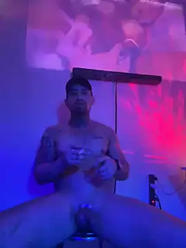 Snapshot of Alexandrei chatting on 02-11-26, 06:46 Alexandrei online show from 02-11-26, 06:46