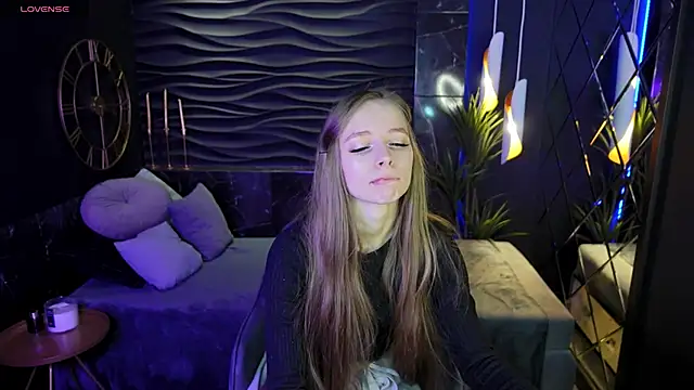 Snapshot of OliviaGentle chatting on 01-13-25, 05:44 OliviaGentle online show from 01-13-25, 05:44