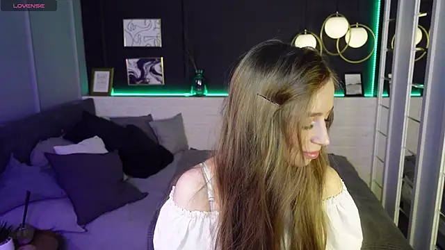 Snapshot of OliviaGentle chatting on 02-08-25, 02:15 OliviaGentle online show from 02-08-25, 02:15