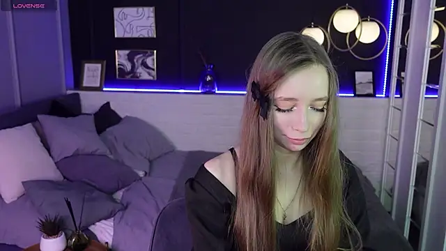 Snapshot of OliviaGentle chatting on 02-14-25, 01:13 OliviaGentle online show from 02-14-25, 01:13