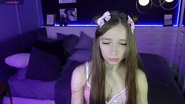 Snapshot of OliviaGentle chatting on 02-17-25, 07:53 OliviaGentle online show from 02-17-25, 07:53