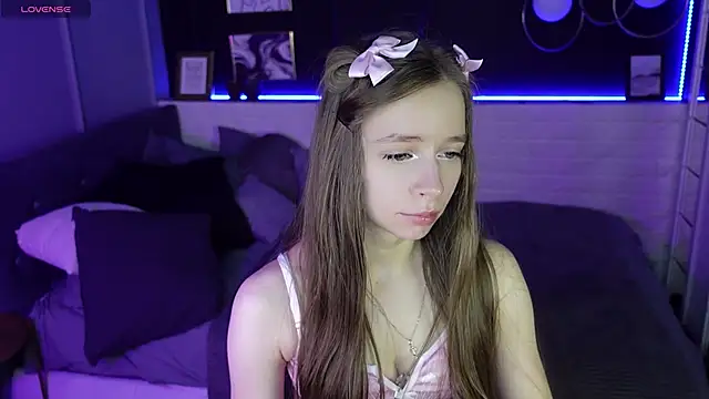 Snapshot of OliviaGentle chatting on 02-18-25, 02:05 OliviaGentle online show from 02-18-25, 02:05