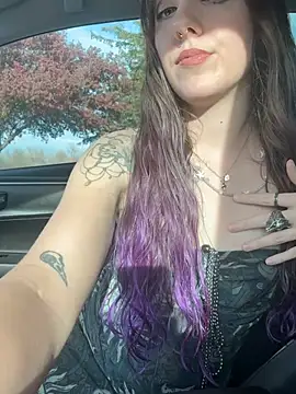 Snapshot of thevixenviolet chatting on 04-08-26, 12:32 thevixenviolet online show from 04-08-26, 12:32