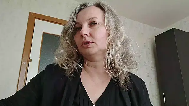Snapshot of EdithManning chatting on 05-11-26, 02:45 EdithManning online show from 05-11-26, 02:45