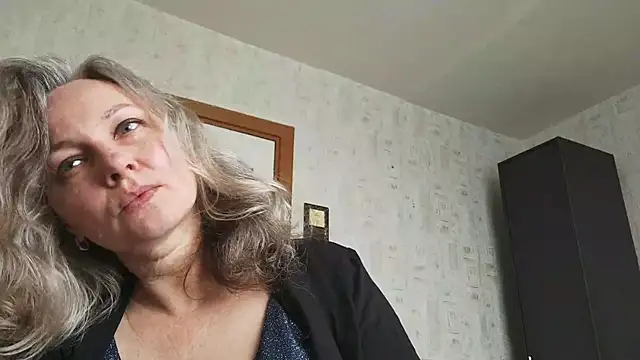 Snapshot of EdithManning chatting on 06-02-26, 07:43 EdithManning online show from 06-02-26, 07:43