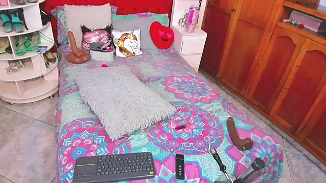 larafoxter online show from 03-21-26, 11:48