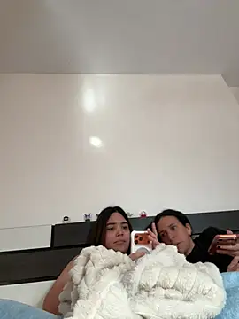 daniniescobarr online show from 04-08-26, 04:51