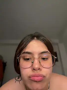 Snapshot of Yuli_zuha chatting on 12-06-24, 12:05 Yuli zuha online show from 12-06-24, 12:05