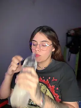 Snapshot of Yuli_zuha chatting on 12-07-24, 01:29 Yuli zuha online show from 12-07-24, 01:29