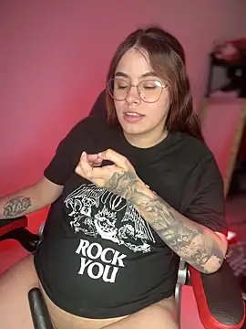 Snapshot of Yuli_zuha chatting on 12-11-24, 05:43 Yuli zuha online show from 12-11-24, 05:43