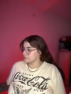 Snapshot of Yuli_zuha chatting on 12-13-24, 03:16 Yuli zuha online show from 12-13-24, 03:16