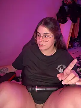 Snapshot of Yuli_zuha chatting on 12-31-24, 03:23 Yuli zuha online show from 12-31-24, 03:23