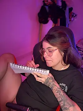 Snapshot of Yuli_zuha chatting on 12-31-24, 06:27 Yuli zuha online show from 12-31-24, 06:27