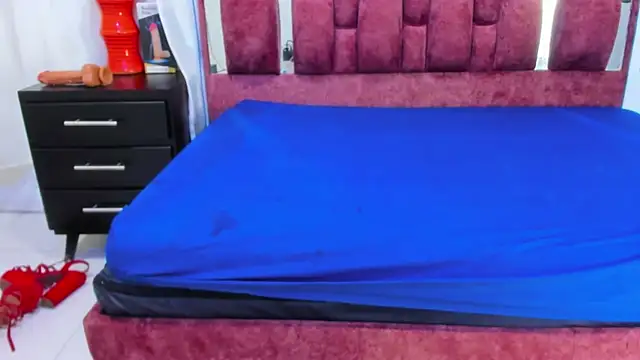 Snapshot of lucy_cooper01 chatting on 12-10-24, 02:38 lucy cooper01 online show from 12-10-24, 02:38