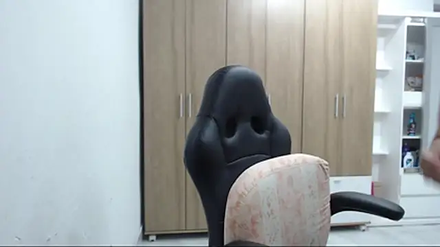 Snapshot of RoxanaLove9 chatting on 11-16-25, 10:04 RoxanaLove9 online show from 11-16-25, 10:04