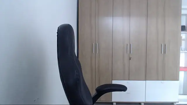 Snapshot of RoxanaLove9 chatting on 02-10-26, 06:12 RoxanaLove9 online show from 02-10-26, 06:12