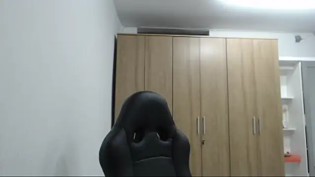 Snapshot of RoxanaLove9 chatting on 03-21-26, 03:00 RoxanaLove9 online show from 03-21-26, 03:00