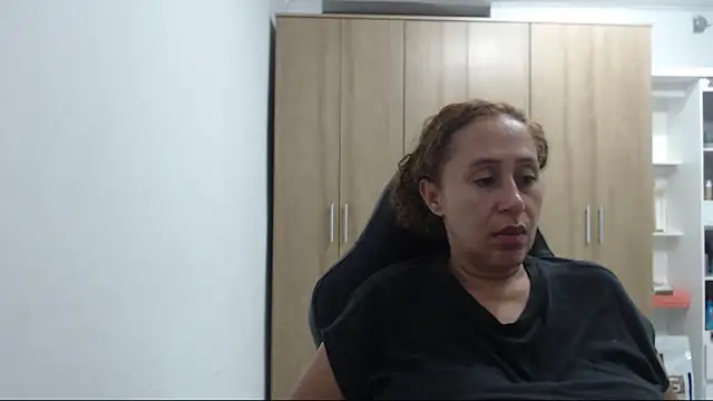 Snapshot of RoxanaLove9 chatting on 03-29-26, 02:11 RoxanaLove9 online show from 03-29-26, 02:11