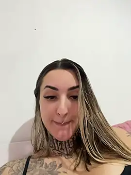Snapshot of hotskinny1 chatting on 05-02-26, 03:39 hotskinny1 online show from 05-02-26, 03:39