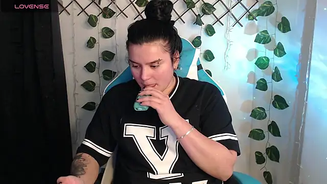 Nika 1  online show from 04-16-26, 01:06