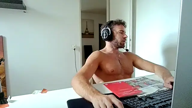 Snapshot of alpha-hunk chatting on 06-11-26, 08:34 alpha-hunk online show from 06-11-26, 08:34