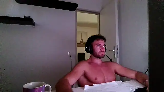 Snapshot of alpha-hunk chatting on 07-12-26, 11:23 alpha-hunk online show from 07-12-26, 11:23