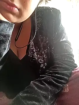 Snapshot of ruhi2003 chatting on 12-16-24, 09:57 ruhi2003 online show from 12-16-24, 09:57