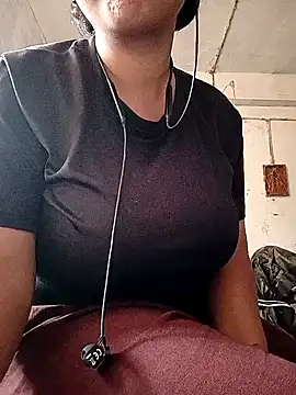 Snapshot of ruhi2003 chatting on 02-14-25, 12:36 ruhi2003 online show from 02-14-25, 12:36