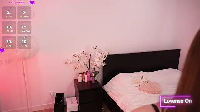 Lilly Colins online show from 09-24-25, 04:43