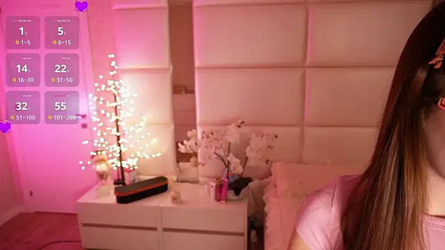 Lilly Colins online show from 04-03-26, 07:45