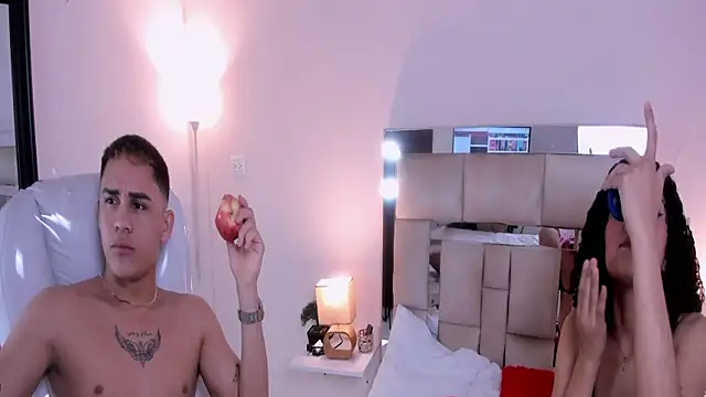 saraandstiven online show from 03-08-25, 03:28