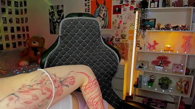 AkiraKatsu online show from 01-18-26, 11:03