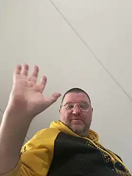 Snapshot of thetobmaster200 chatting on 12-02-24, 12:29 thetobmaster200 online show from 12-02-24, 12:29