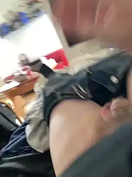 Snapshot of thetobmaster200 chatting on 04-16-26, 02:40 thetobmaster200 online show from 04-16-26, 02:40