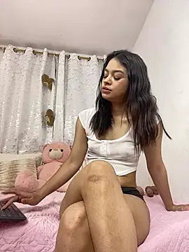 Lori Evanss online show from 05-03-26, 03:23