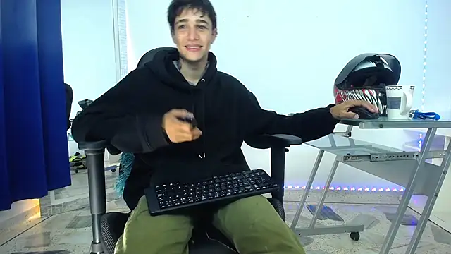 Zacktk7 online show from 12-17-24, 11:27