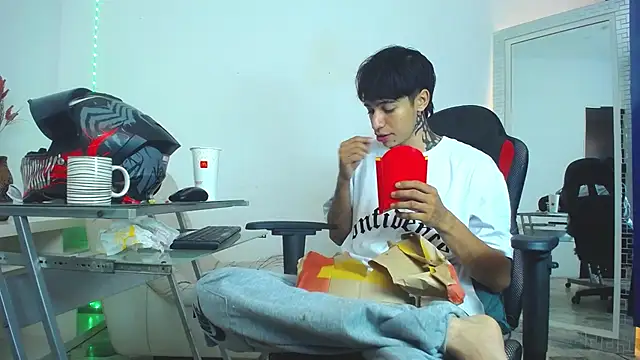 Zacktk7 online show from 12-25-24, 09:33