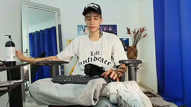 Zacktk7 online show from 03-20-25, 07:46