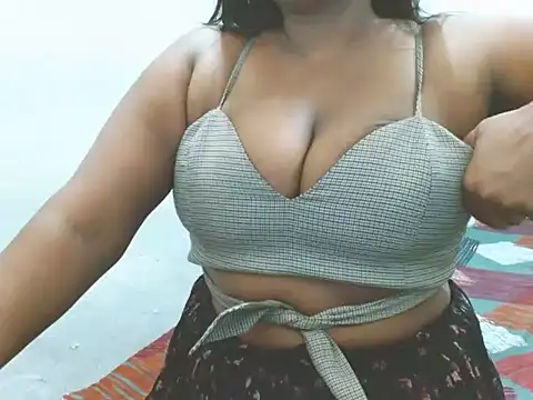 Snapshot of queen_cute chatting on 04-18-26, 08:09 queen cute online show from 04-18-26, 08:09