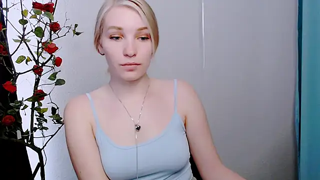 Queen ofLove online show from 04-17-26, 01:36