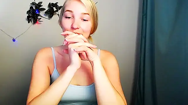 Queen ofLove online show from 05-16-26, 10:36