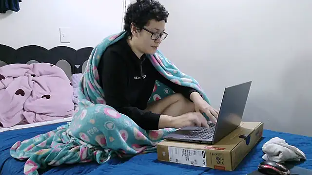 Snapshot of luxandracon23 chatting on 03-25-26, 01:17 luxandracon23 online show from 03-25-26, 01:17