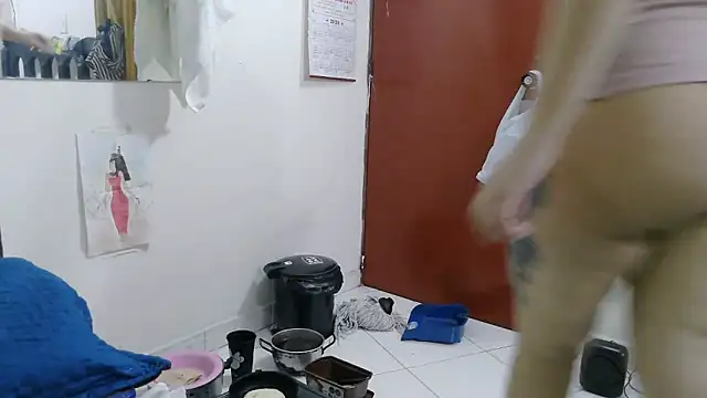 Snapshot of luxandracon23 chatting on 03-27-26, 01:44 luxandracon23 online show from 03-27-26, 01:44