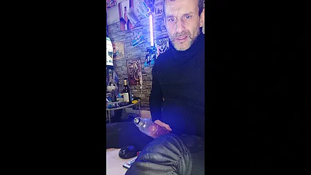 Snapshot of Gilgamesch1704 chatting on 11-30-25, 07:51 Gilgamesch1704 online show from 11-30-25, 07:51