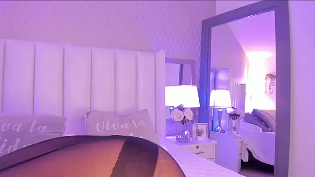 Snapshot of SophiaSmiiths_ chatting on 03-28-26, 01:27 SophiaSmiiths online show from 03-28-26, 01:27