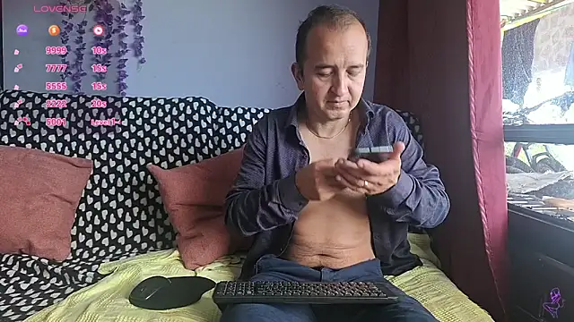 yazforeSolo online show from 12-01-25, 02:22