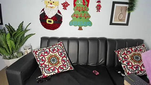 Mia petite01 online show from 12-21-25, 10:39