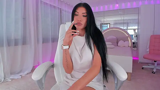 missdiamond  online show from 06-17-26, 07:00